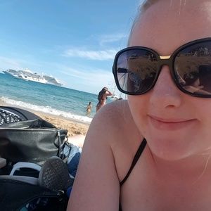 Meet your Posher, Courtnie